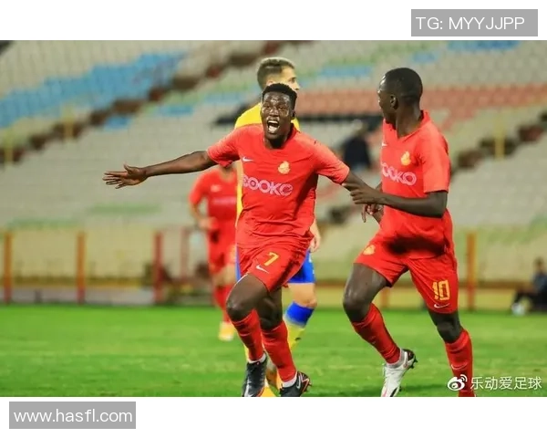 海法夏普尔与夏拿的精彩对决揭示足球战术与团队合作的魅力